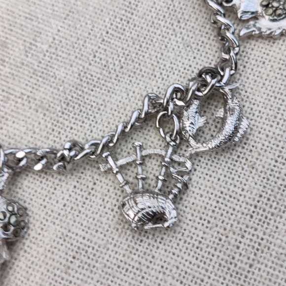 Vintage pewter charm bracelet - Picture 4 of 6